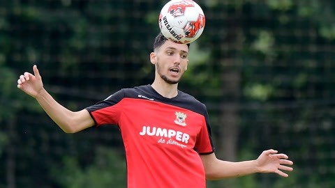 在牌桌上 在牌桌上